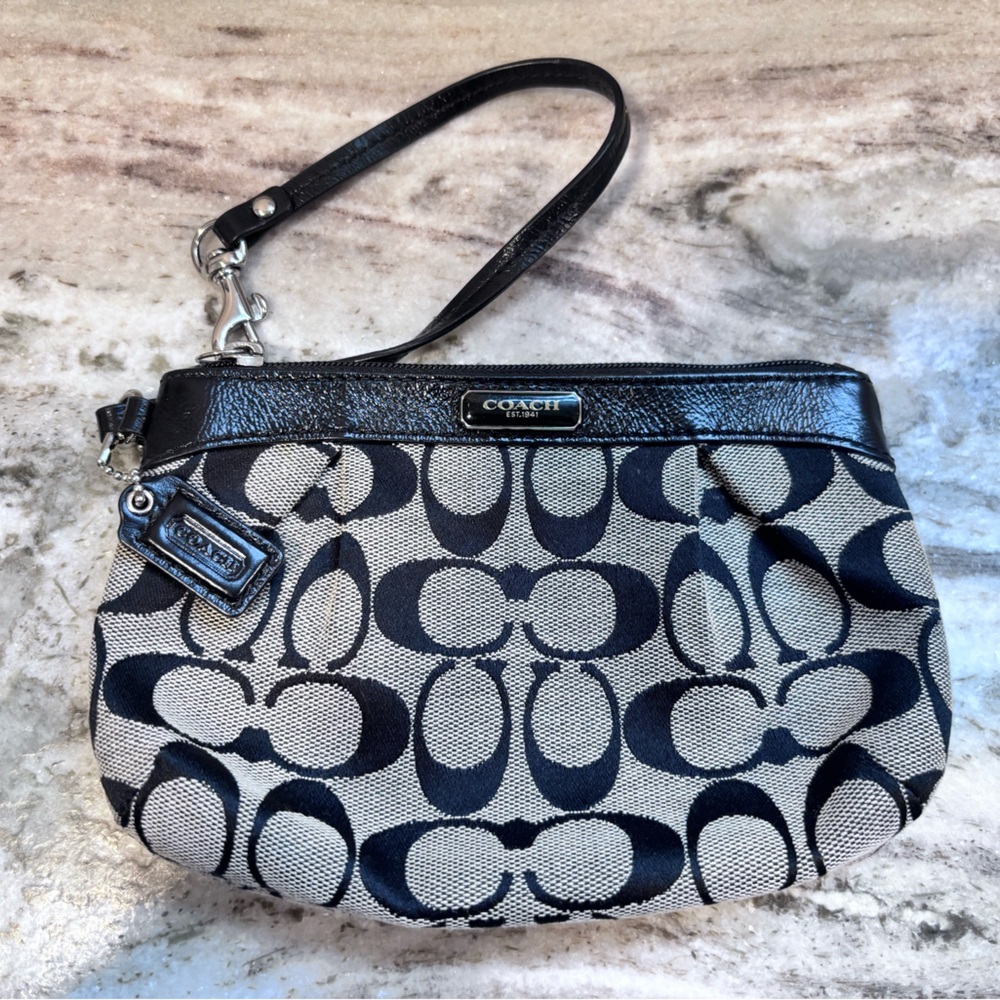 Coach Black and Cream Signature Jacquard Canvas Wristlet with Leather Trim NWOT